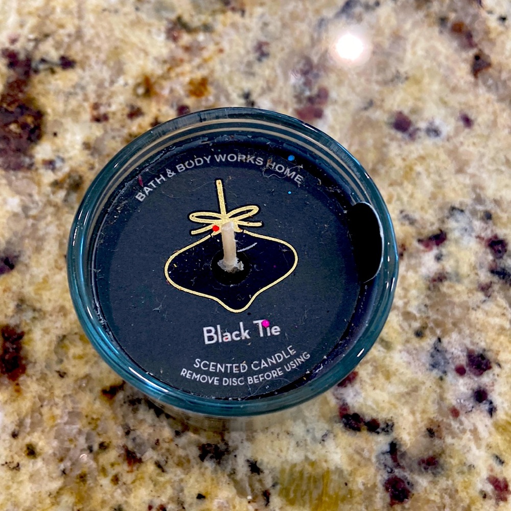 Bath & Body Works black tie glass mini candle 10hr burn time-NEW Vinstock 1.3oz.